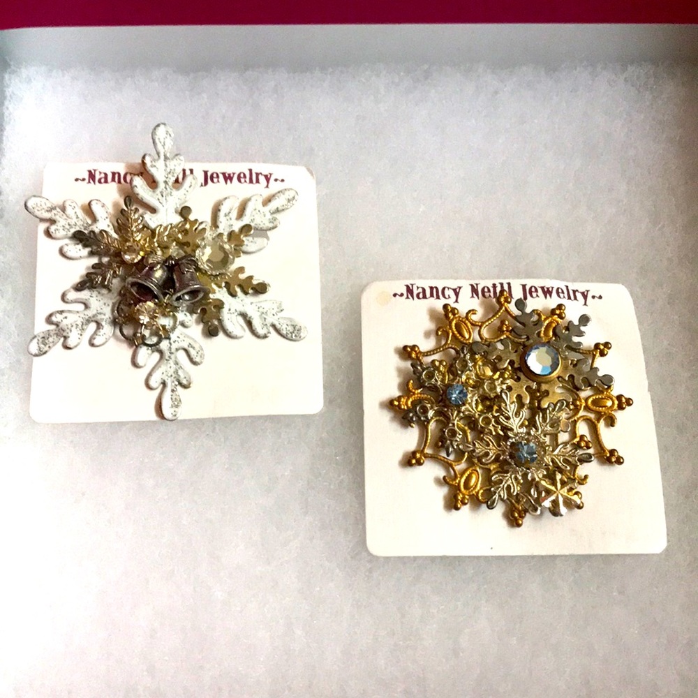 2 Cute  Vintage Winter Snowflake Brooches
